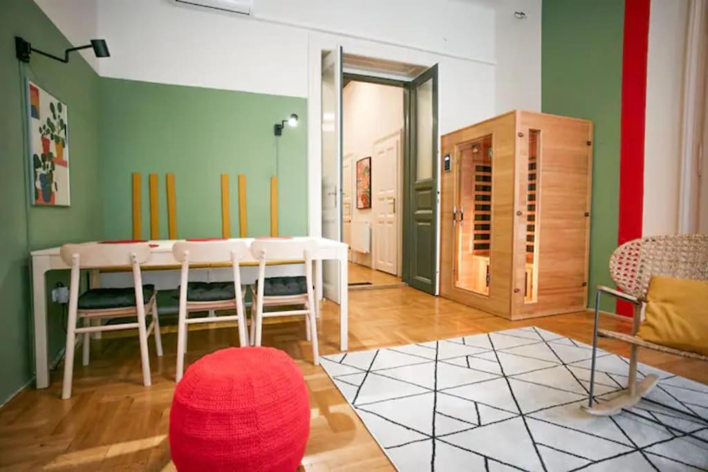 Unwind In Style W Sauna Dsgn 2Br Home بودابست المظهر الخارجي الصورة