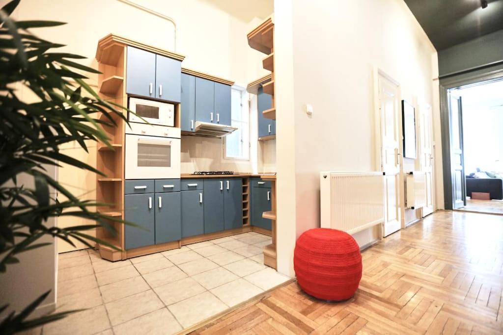 Unwind In Style W Sauna Dsgn 2Br Home بودابست المظهر الخارجي الصورة
