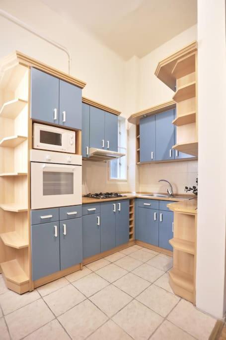 Unwind In Style W Sauna Dsgn 2Br Home بودابست المظهر الخارجي الصورة