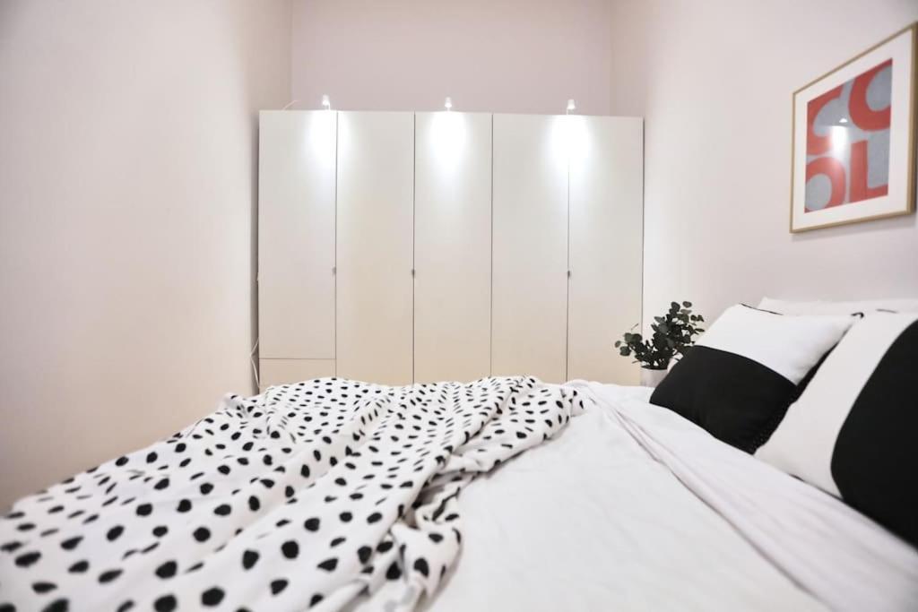 Unwind In Style W Sauna Dsgn 2Br Home بودابست المظهر الخارجي الصورة