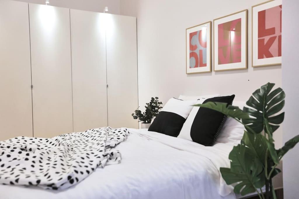 Unwind In Style W Sauna Dsgn 2Br Home بودابست المظهر الخارجي الصورة