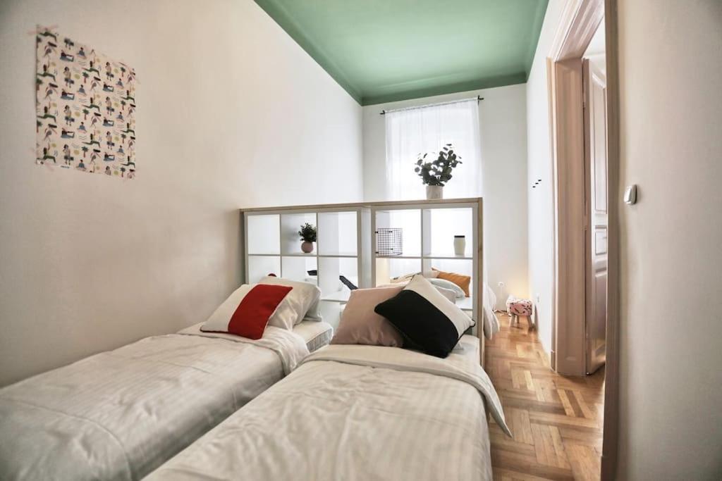 Unwind In Style W Sauna Dsgn 2Br Home بودابست المظهر الخارجي الصورة