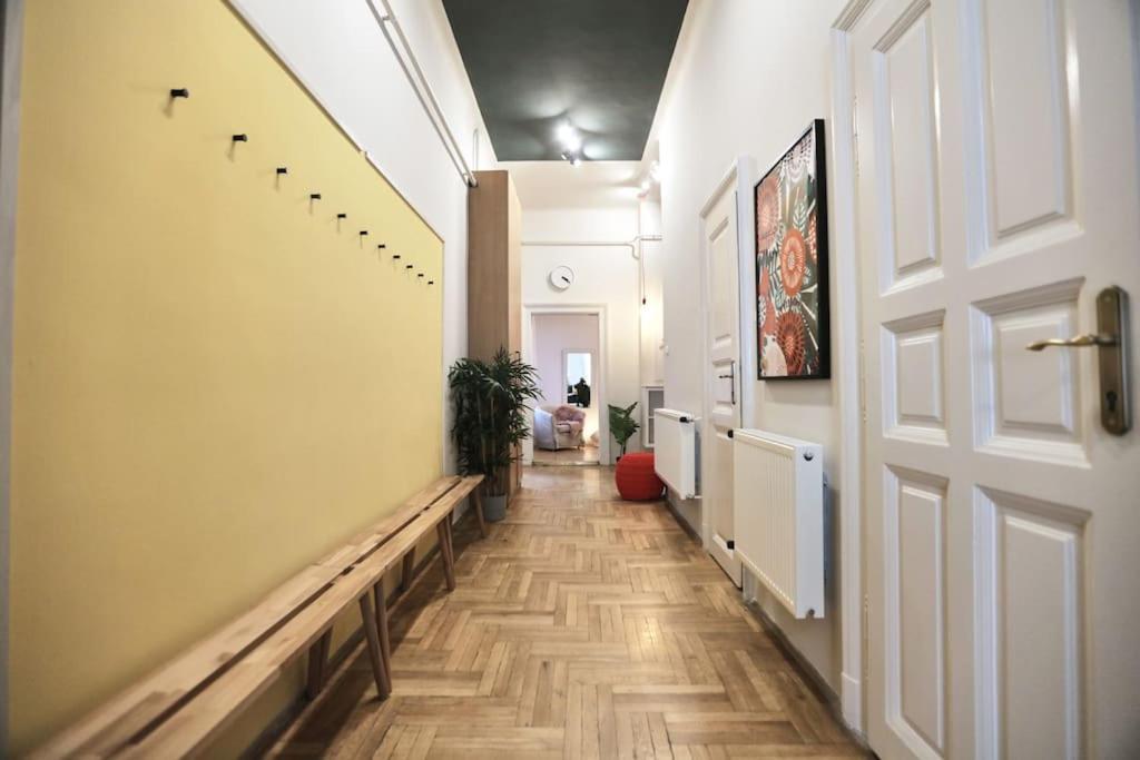 Unwind In Style W Sauna Dsgn 2Br Home بودابست المظهر الخارجي الصورة
